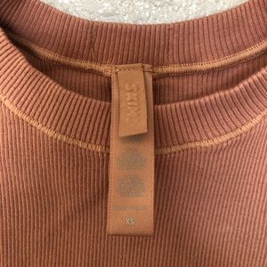 SKIMS XS COTTEN RIB TSHIRT SEDONA